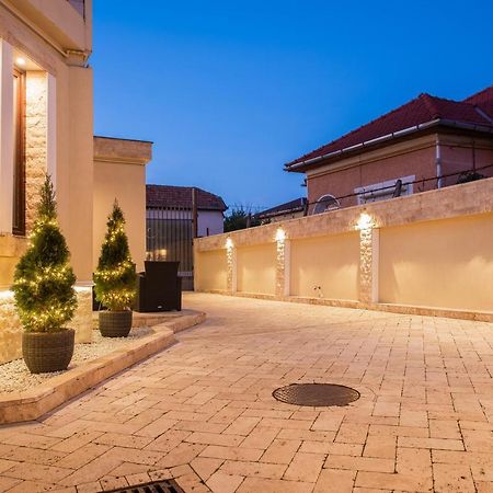 H & V Residence - Split Level Apartment Arad Exterior foto