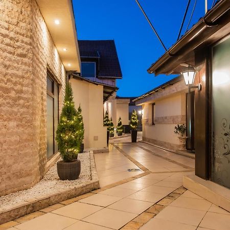 H & V Residence - Split Level Apartment Arad Exterior foto