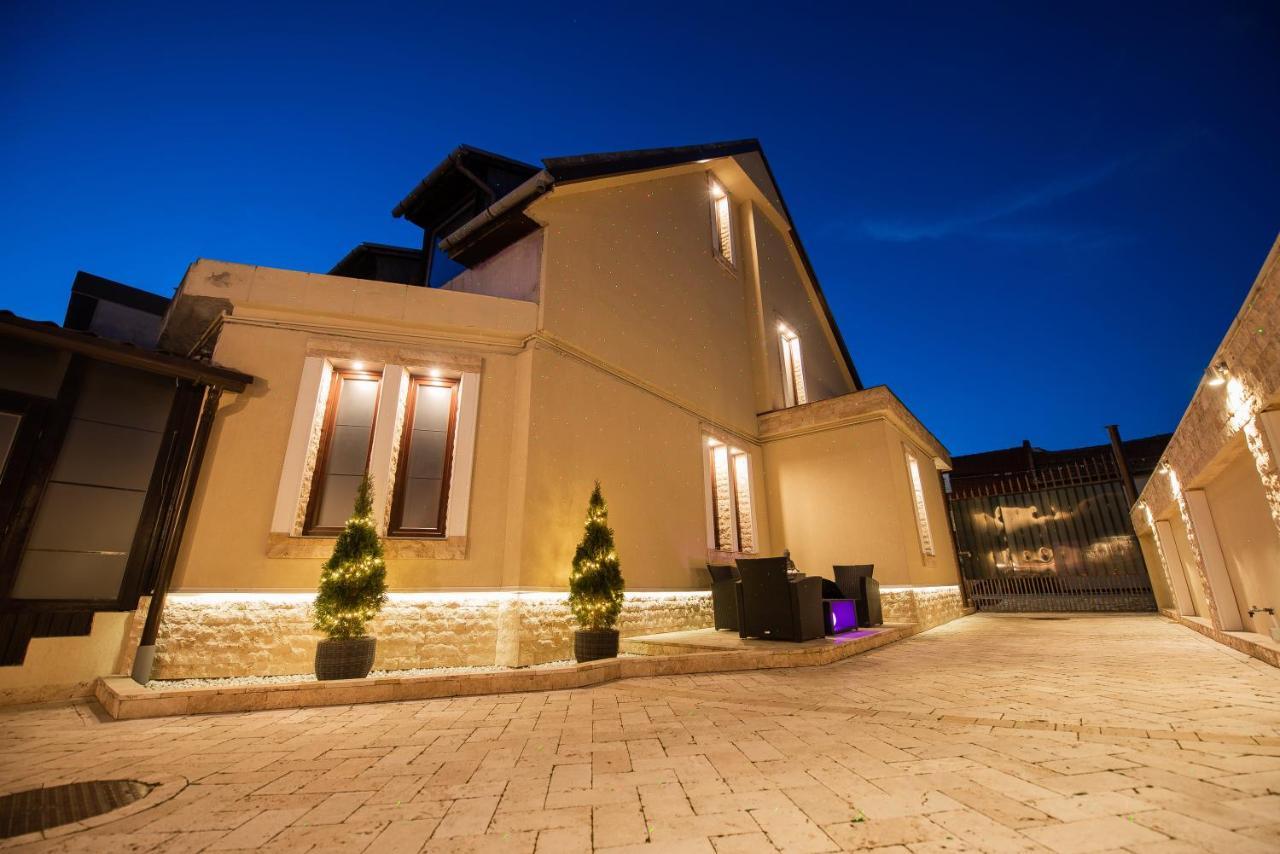 H & V Residence - Split Level Apartment Arad Exterior foto