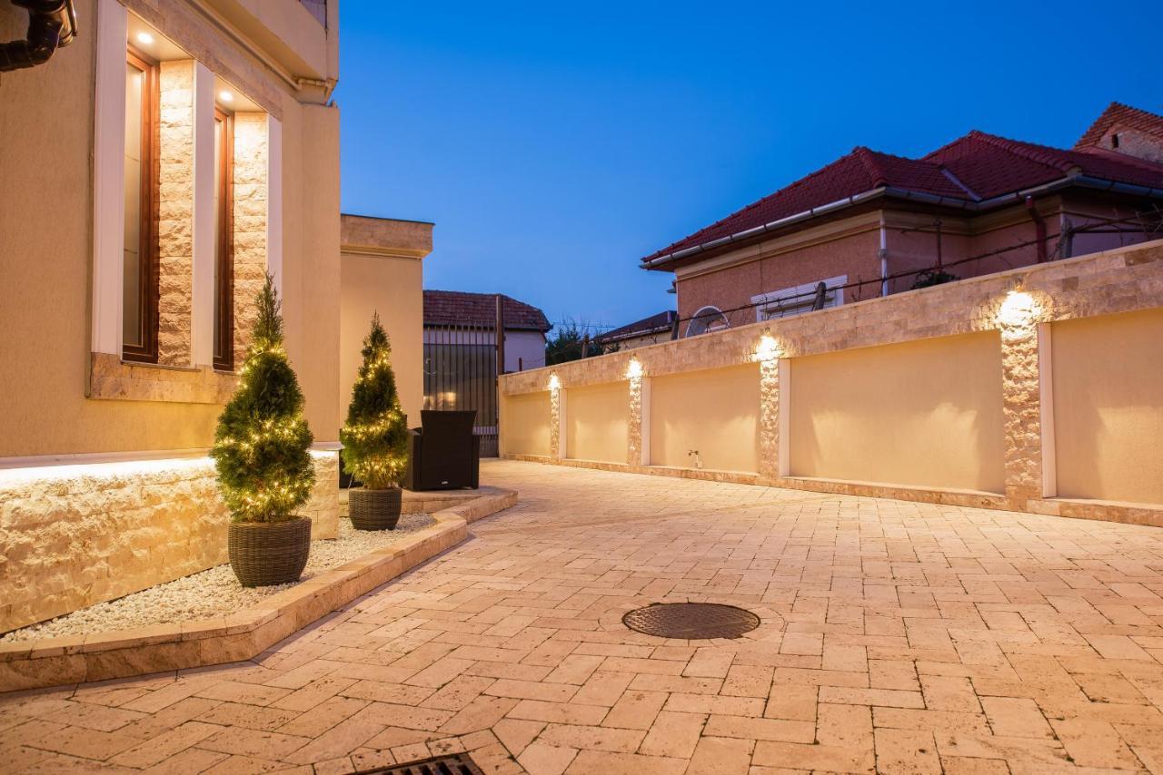H & V Residence - Split Level Apartment Arad Exterior foto