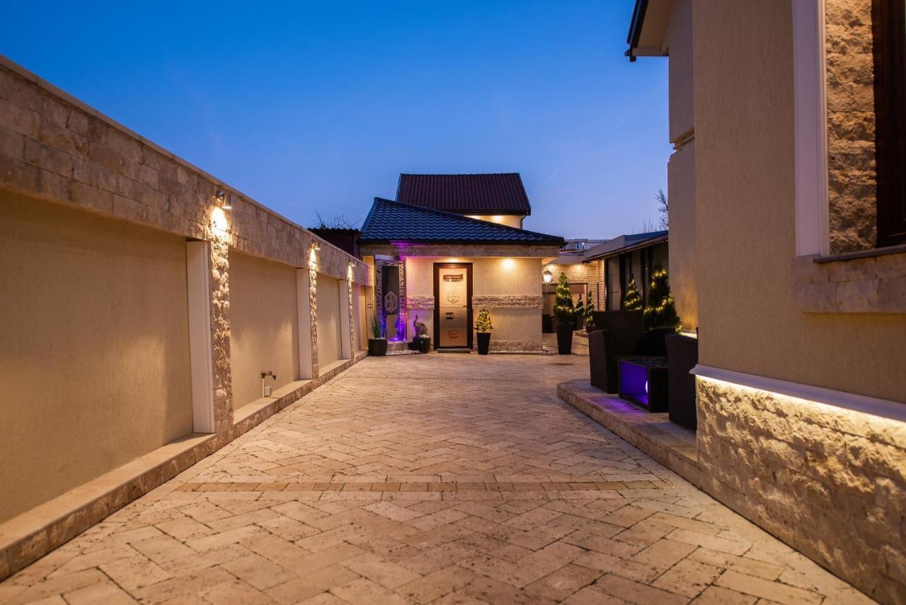 H & V Residence - Split Level Apartment Arad Exterior foto