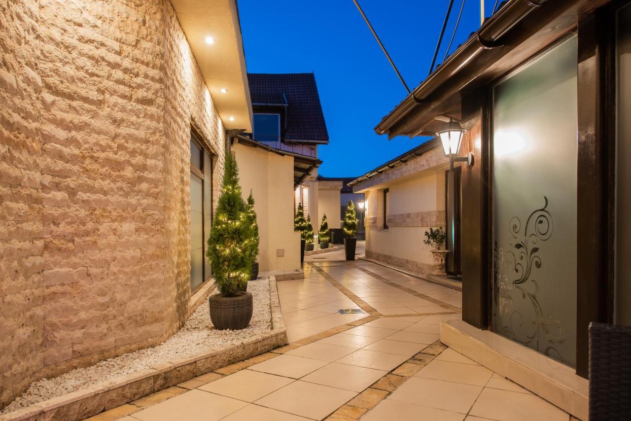 H & V Residence - Split Level Apartment Arad Exterior foto