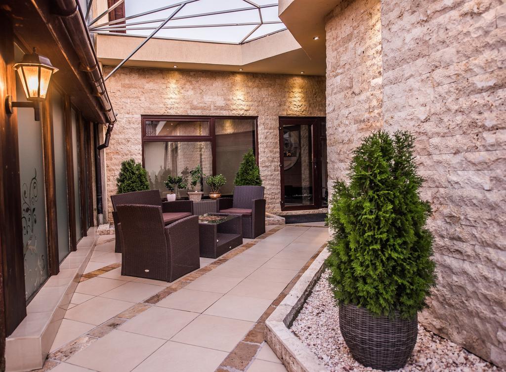 H & V Residence - Split Level Apartment Arad Exterior foto