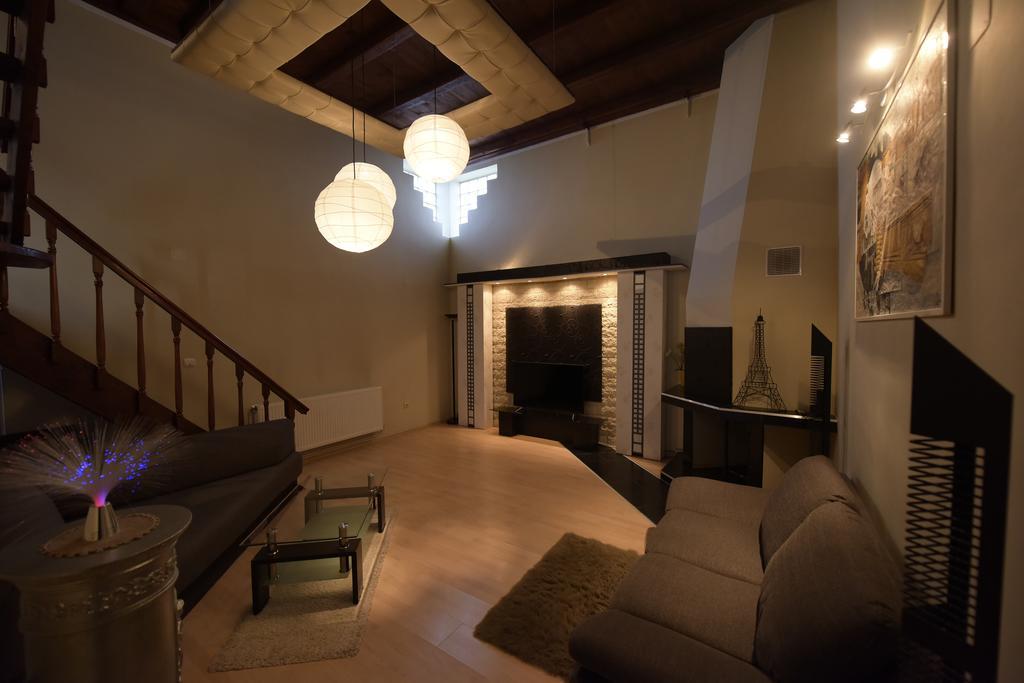 H & V Residence - Split Level Apartment Arad Exterior foto